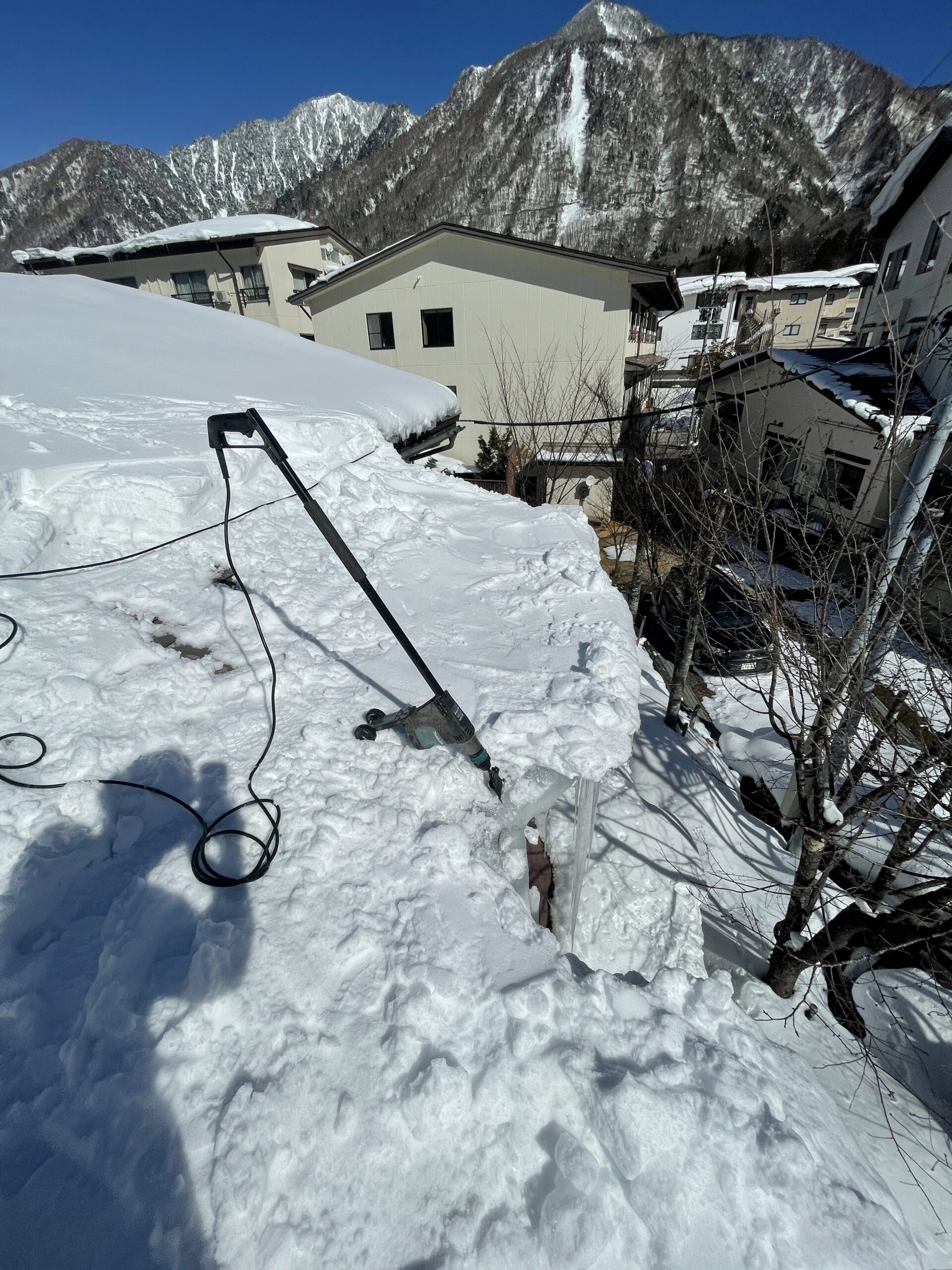 雪庇氷割 奥飛騨温泉郷平湯 旅荘つゆくさ